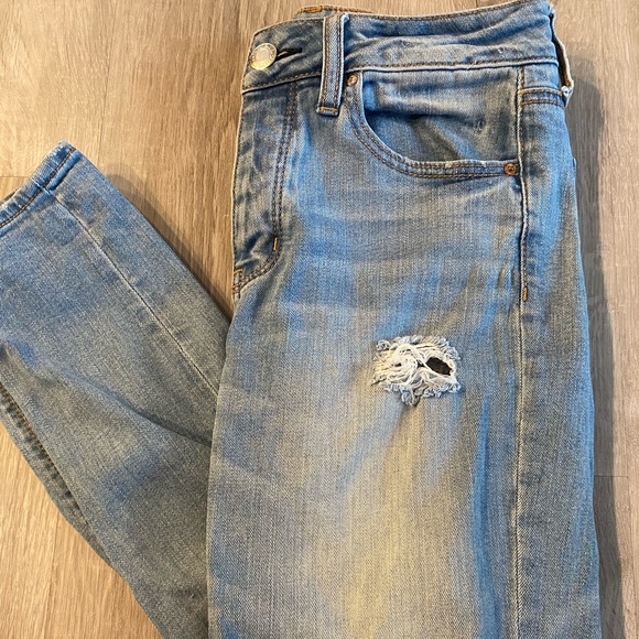 American Eagle Ripped Jeans - Picture 2 of 4